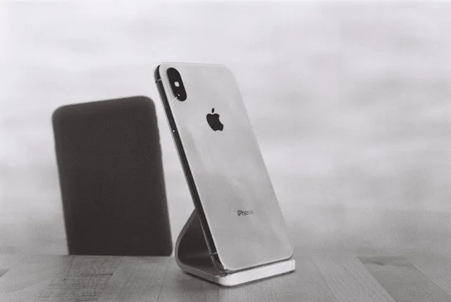 5 iPhone X Photorealistic mockups
