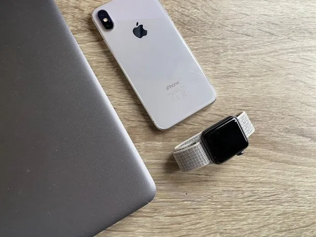 5 iPhone X Photorealistic mockups